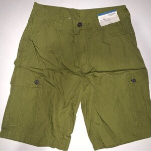 10.5 inseam. Hits at knee.  New with tags. Size 33.